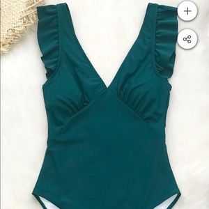 Cupshe Solid Plunging One Piece Swimsuit